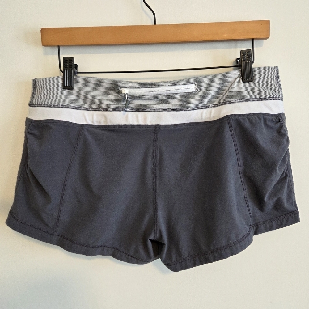 Lululemon 2.5” Inseam Charcoal Athletic Running Shorts – Built-In Liner – Size 8 - Picture 4 of 8